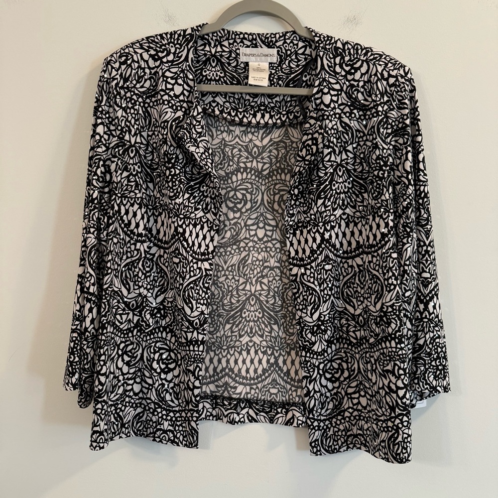 Women’s new Draper’s & Damon’s Black and White Patterned sweater jacket